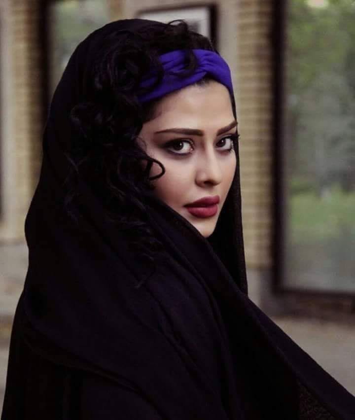 مشـــينـه وشوگنـــه بگدنـه 
لگيـــنـه الدنيا مــا تنـــحب 
حـــزن ودروب ما تنـطـــب 
درب مكتــــوب بي نـــبچي 
وحزن مـــكتوب بــي نتعب