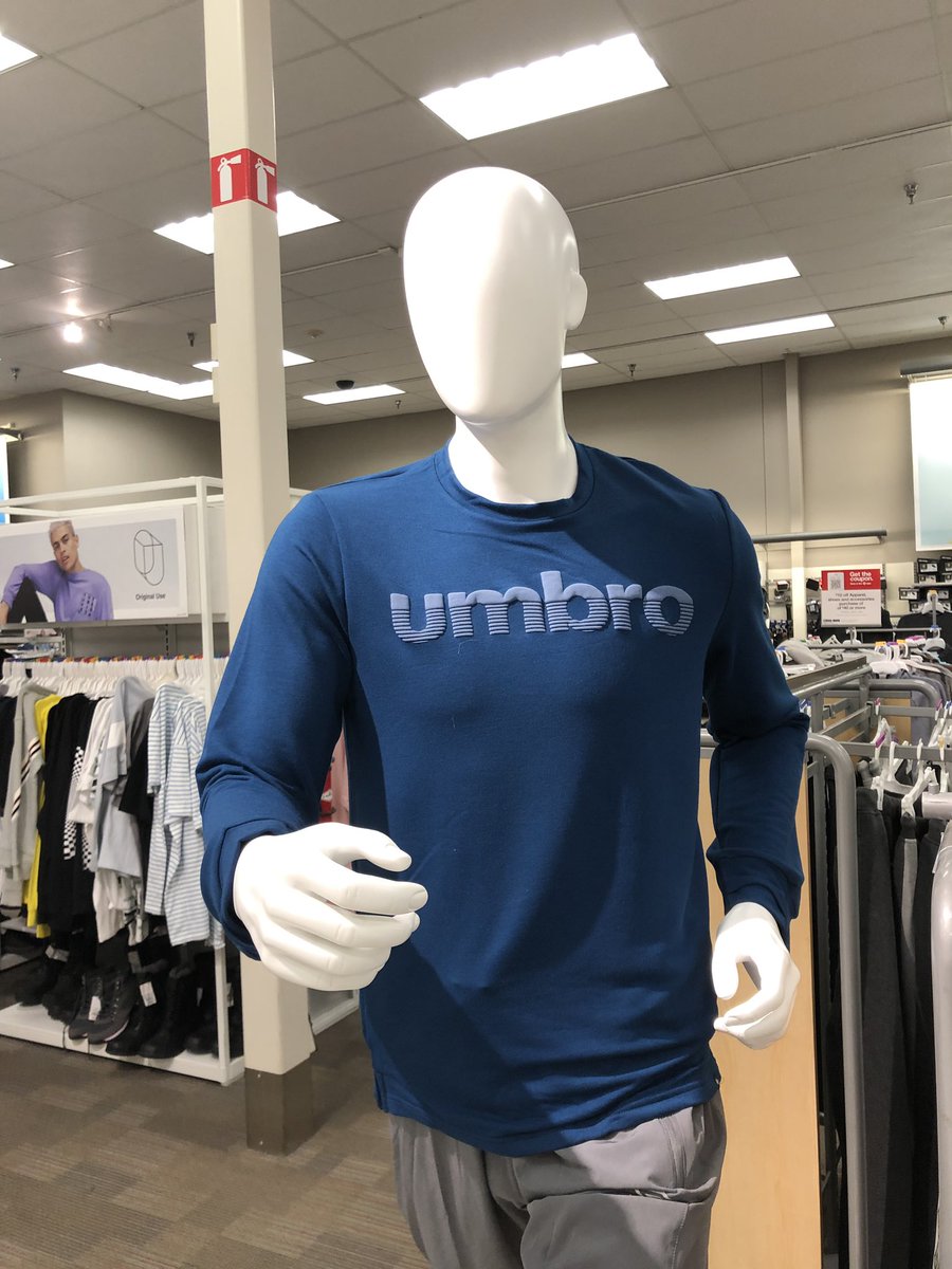 HReadDavis's tweet image. when you’re watching the game with your bro and he puts his hand on your thigh