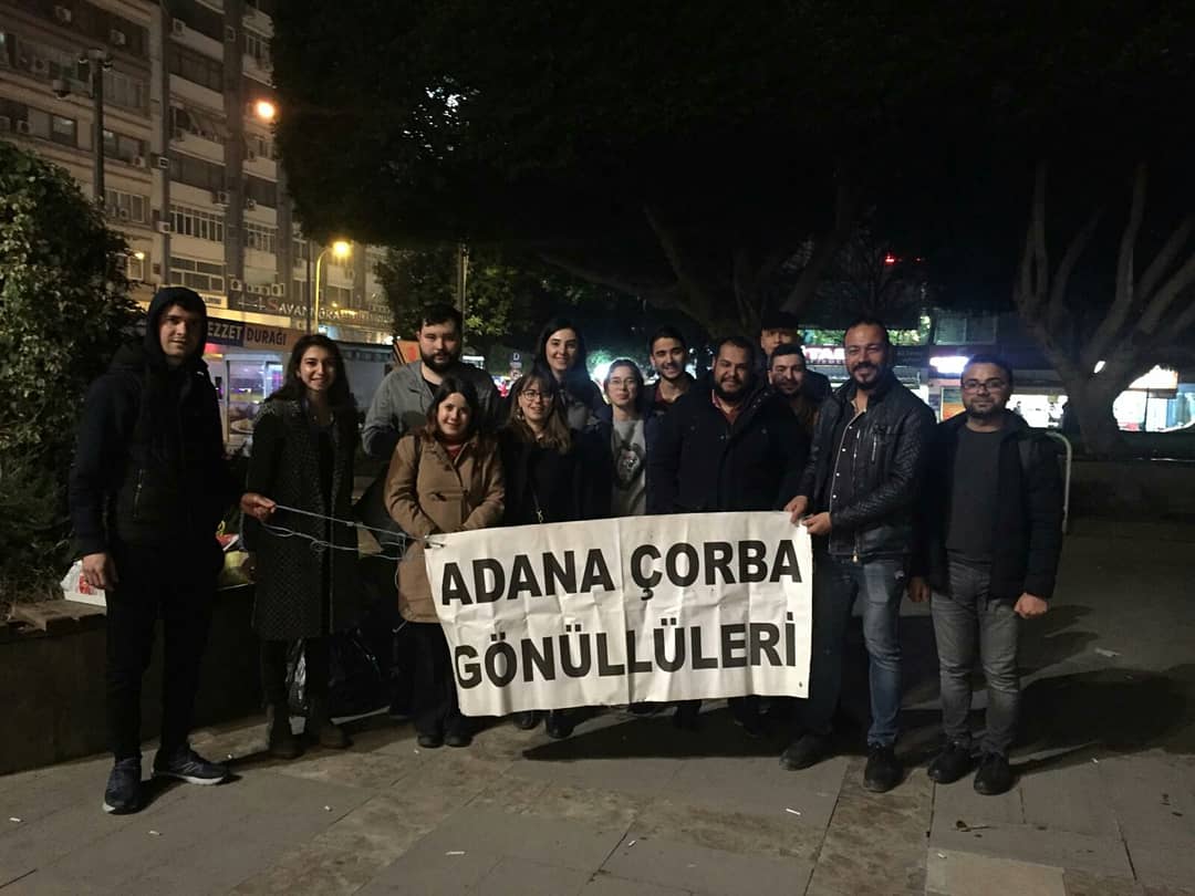 corbagonulluler's tweet photo. Geçen haftaki dağıtımımızda malzeme desteğinde bulunan Murat Bey'e, Muzaffer Bey'e, tatlı getiren Cansu Hanım’a ve Güney Rotaract Kulübü'ne; pişirimi yapan, paketleme aşamasında ve dağıtımda bulunan tüm gönüllülerimize teşekkür ederiz🤗 Yarın görüşmek üzere 🙋 https://t.co/s5pcBl8Bw4