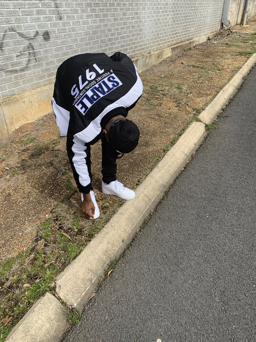 SaluteJaybee's tweet photo. Everytime you see me ima be splashing🦍💦💰 #Splash4Eva💜 https://t.co/DFvF8JJbOL