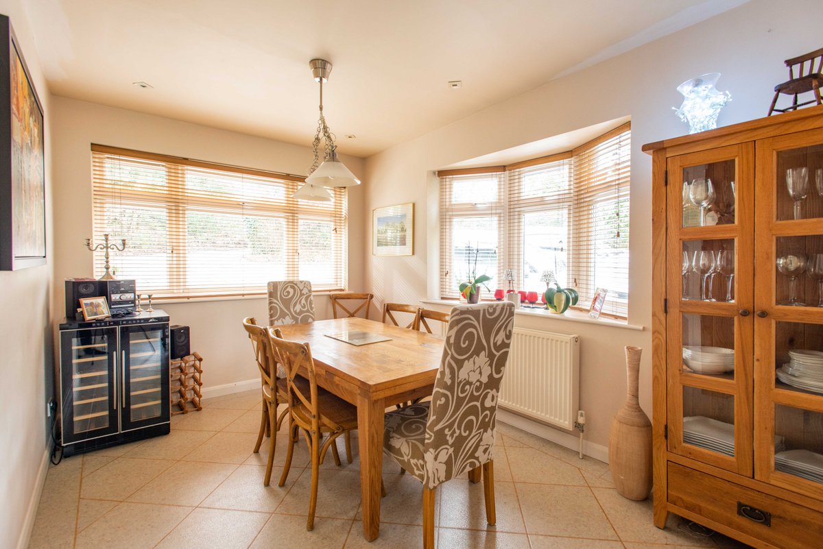 Sammonds_Photo's tweet image. Spring is coming and the housing market is picking up. Here's a lovely property in rural Chelsfield thats certainly worth a look! #estateagent #housingmarket #sellmyhouse #property #housesale #zoopla #rightmove