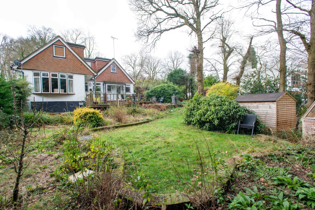 Sammonds_Photo's tweet image. Spring is coming and the housing market is picking up. Here's a lovely property in rural Chelsfield thats certainly worth a look! #estateagent #housingmarket #sellmyhouse #property #housesale #zoopla #rightmove