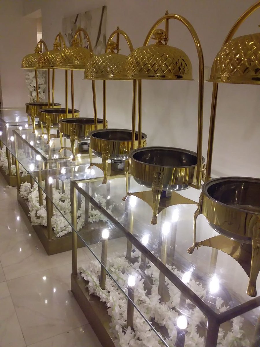 على استعداد تام لتقديم ارقى البوفيهات واصناف متميزه وجديده لتزيد مناسبتكم تميزآ وتألقآ.