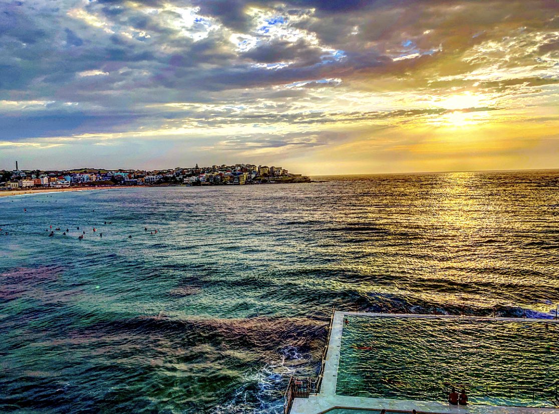 Morning walk #sunrise #bondi