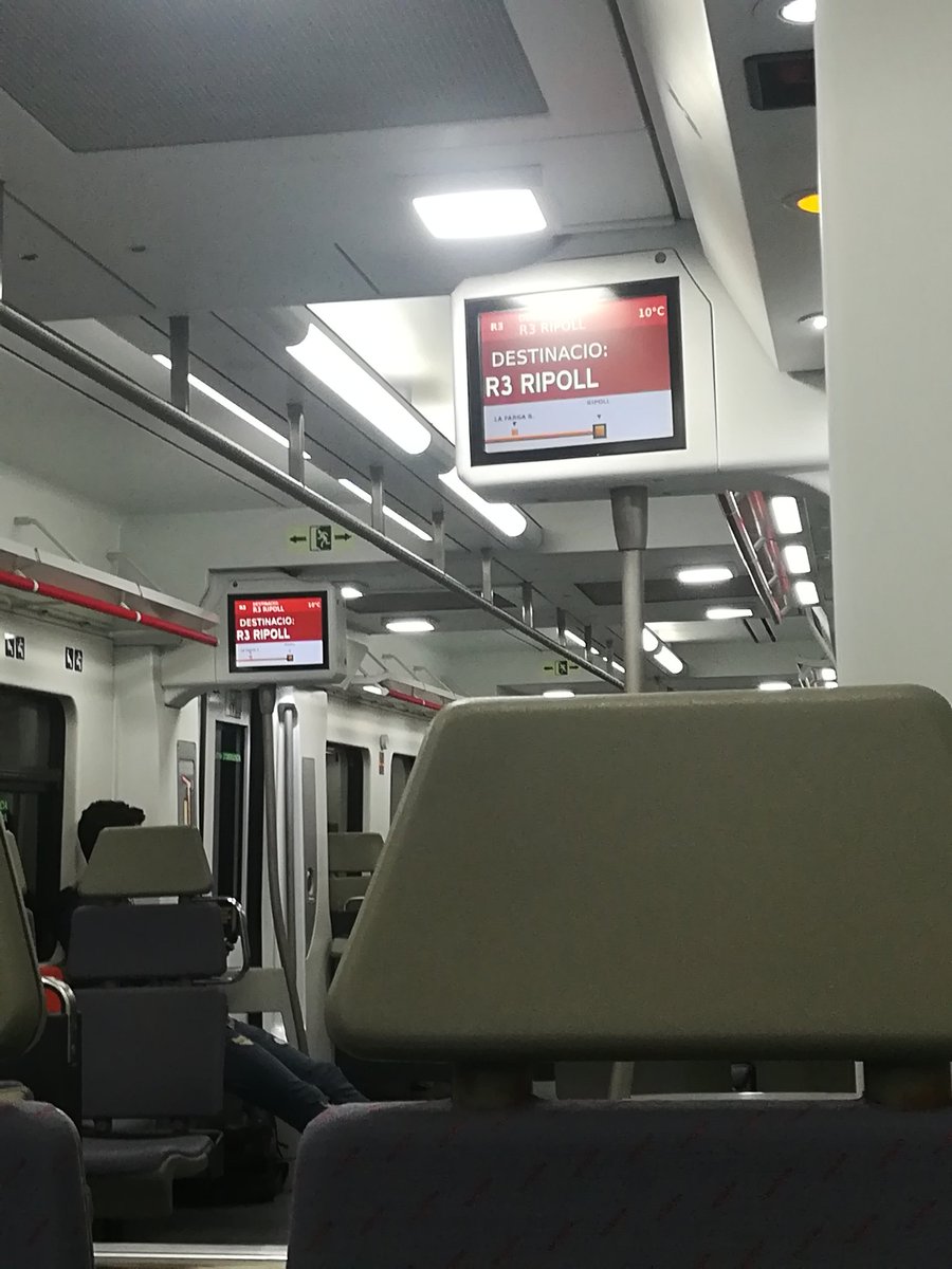 agustimas's tweet photo. No sé si té a veure amb la #VagaDeBitllets, però avui a #Rod3 ens han obsequiat amb un tren net, polit i ben modern, comparat amb el que és habitual. Això sí, el retard de rigor ningú ens el pren!
#VolemFGC #Rodalies https://t.co/nf9JzMpEya