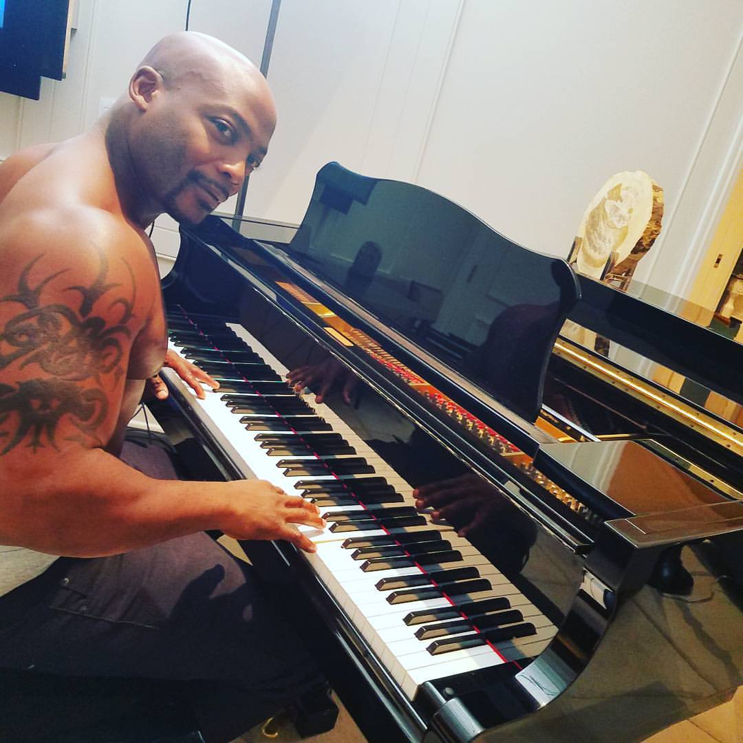 MasterByron2's tweet photo. Submit to the black king faggot and hand over all your cash ! Cause that's the only thing you're good at ! https://t.co/jhI2OEP69X