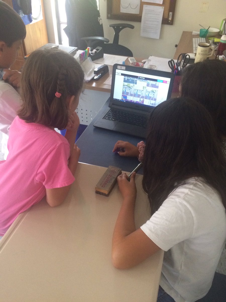 mcornejo26's tweet photo. 5th graders sharing their Ecuadorian Cinderella short stories! #MenorLearns https://t.co/2QeBuAnbH1