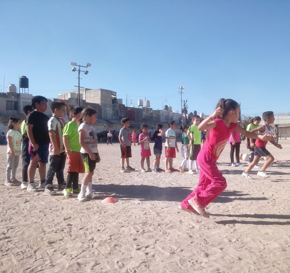 campeonescausa's tweet photo. Entre más temprana sea la edad a la q comenzemos a fomentar Valores y Vida Sana mejores serán los resultados #LaFamiliaCrece #FutbolYValores https://t.co/ZDWt62TGTl