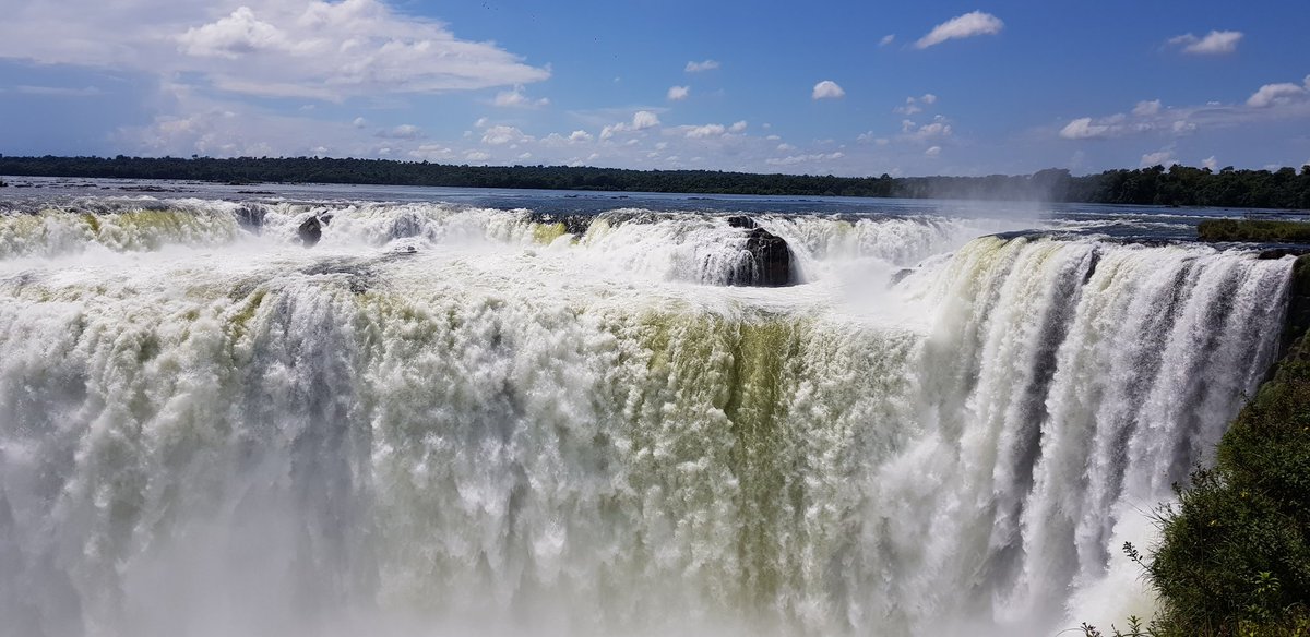 JSMeek_'s tweet photo. Went to the Argentinian side of Iguazu falls today.
#UoNLawBrazil https://t.co/TzAkznEgOs