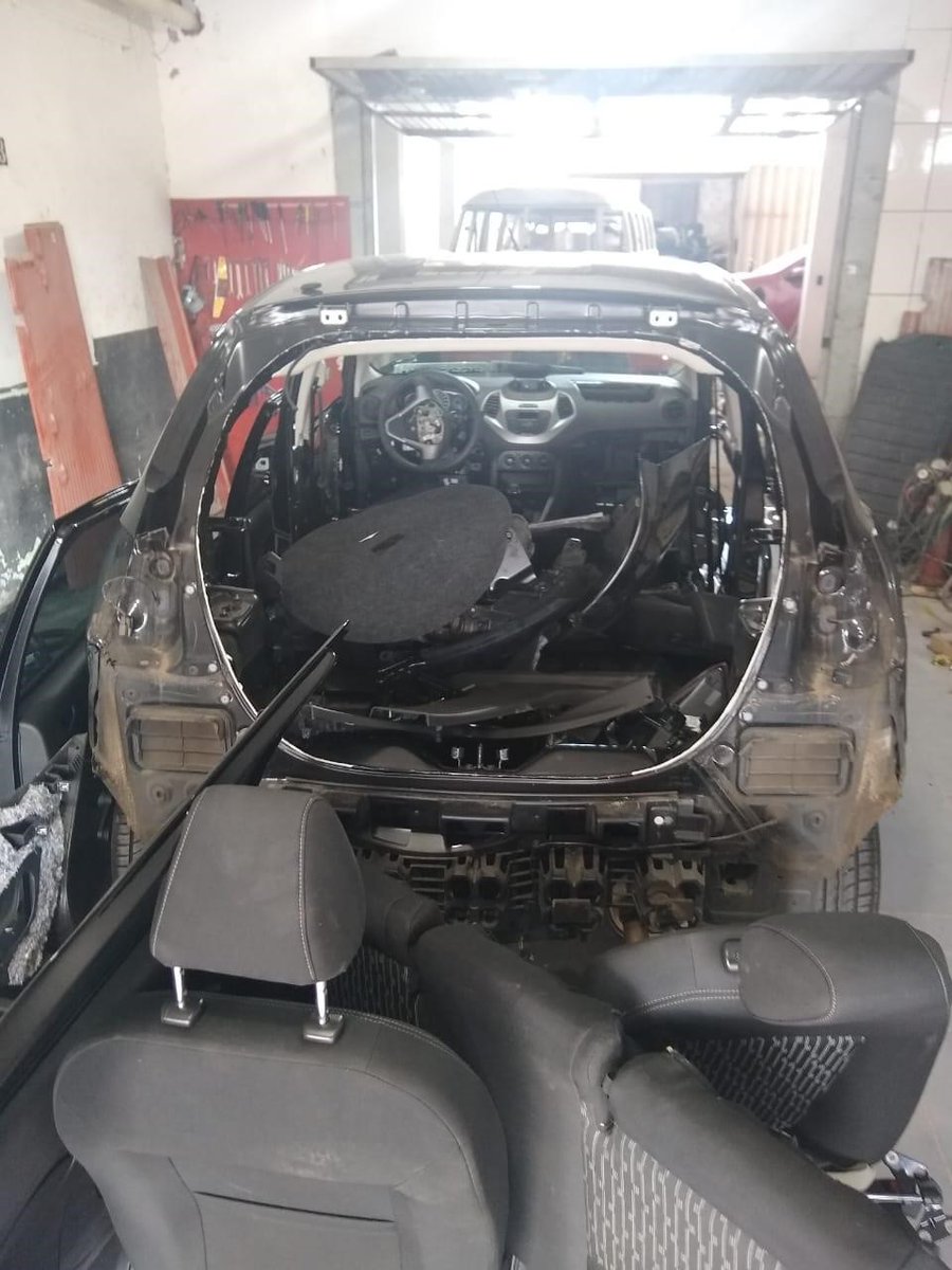 Poa24h_Oficial's tweet photo. Polícia Civil tocando terror na Bandidagem
@policiacivilrs
Grupo criminoso é desarticulado e local de desmanche de veículos é estourado em Porto Alegre durante #OpGêmeos. 6 vagos foram presos e 10 veículos apreendidos, inclusive um luxo Mercedes-Benz.
#2DP_Canoas @delegadanadine https://t.co/3nCNhv7Ryr