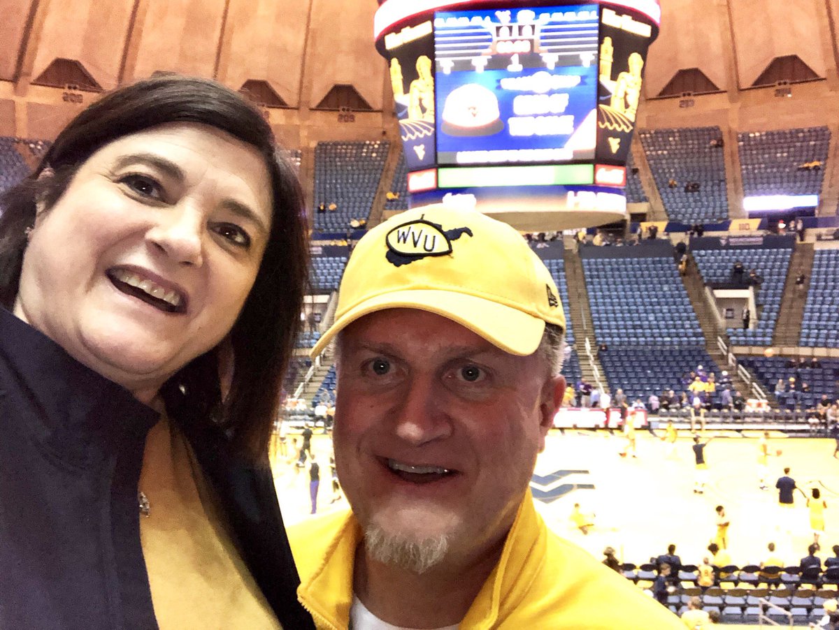 Carla99577's tweet photo. Greetings from Alaska #WVUIMLOVINIT https://t.co/DQF2AN1f1N