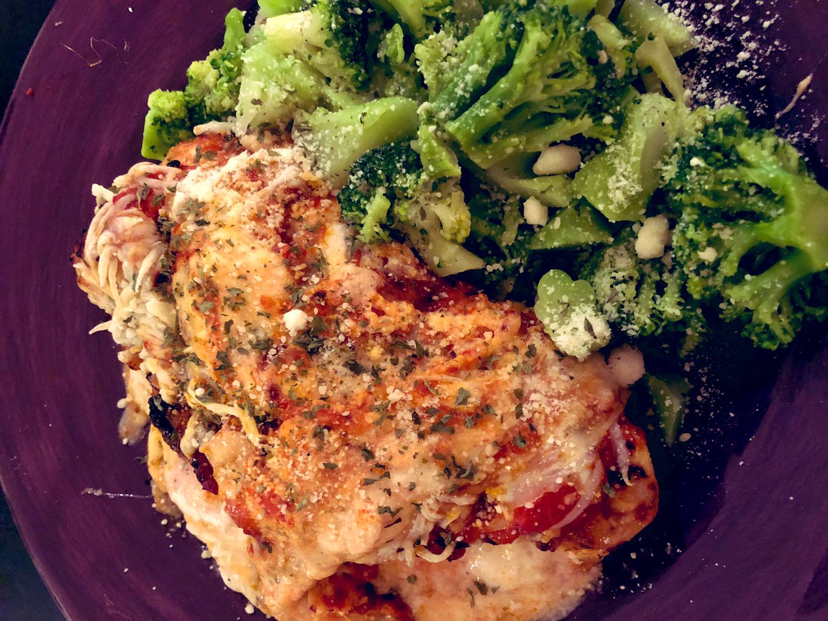 dipaularose's tweet photo. Pizza chicken FTW 🍕🍗😋

#wwfreestyle | #ChefRose https://t.co/vXncMXTshe