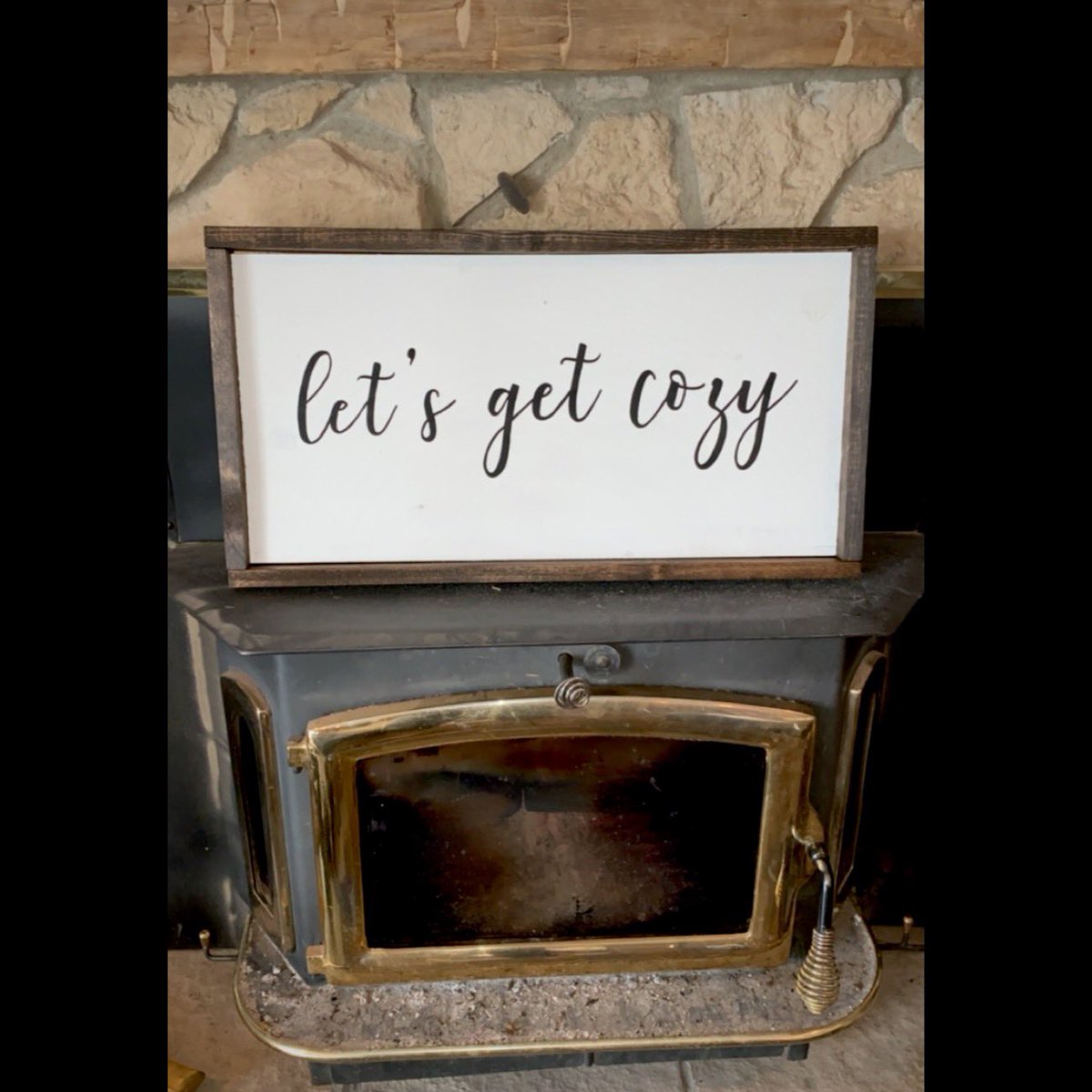 dana_hart3's tweet photo. When I say I hand-paint my signs I mean I hand paint them. I don’t use spray paint, I draw the design on with a pencil and literally paint between the lines. It takes me hours to finish each sign cuz I also cut, stain, sand & build them. #rant #respectheprocess https://t.co/RcYDtsYnGA