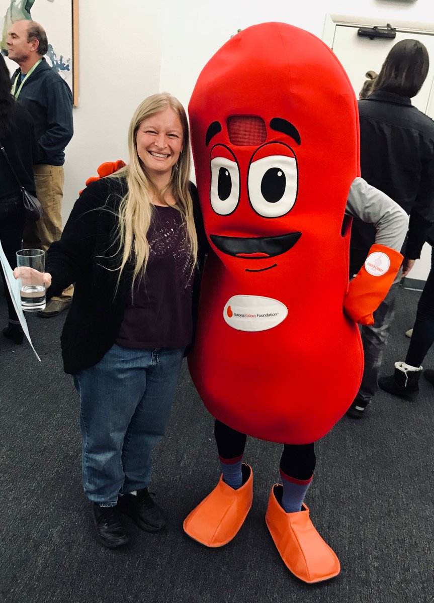 All our best to "non-directed donor" Melissa, who will donate a kidney  to a stranger tomorrow to start a kidney donation chain! Her friends have asked us all to please do something kind in the next 24 hours in her honor. Good luck to everyone involved! #KidneyDonor #kindness