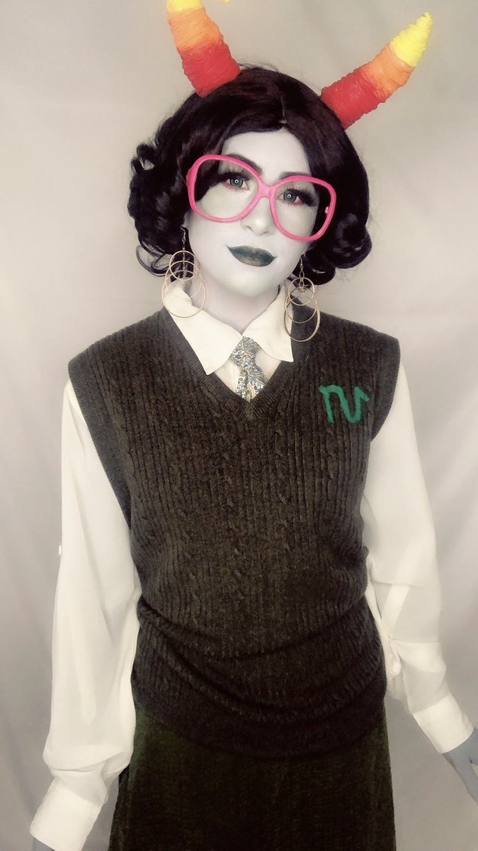 I LOVE HER!!! Lynera is my gal,,, my yandere gal,,, Character: Lynera  Skalbi Series: Hiveswap: Friendsim, image size:675x1200