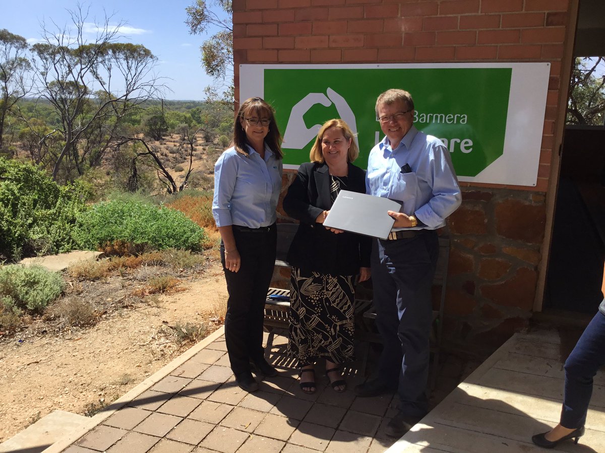 Seeds of renewal donation of laptops to Berri Barmera Landcare <a href="/RundleTom/">TPR</a> <a href="/nobesl1/">Lindsay</a> <a href="/larissa_beeson/">Larissa Beeson</a> <a href="/paul_presland/">Paul Presland</a>