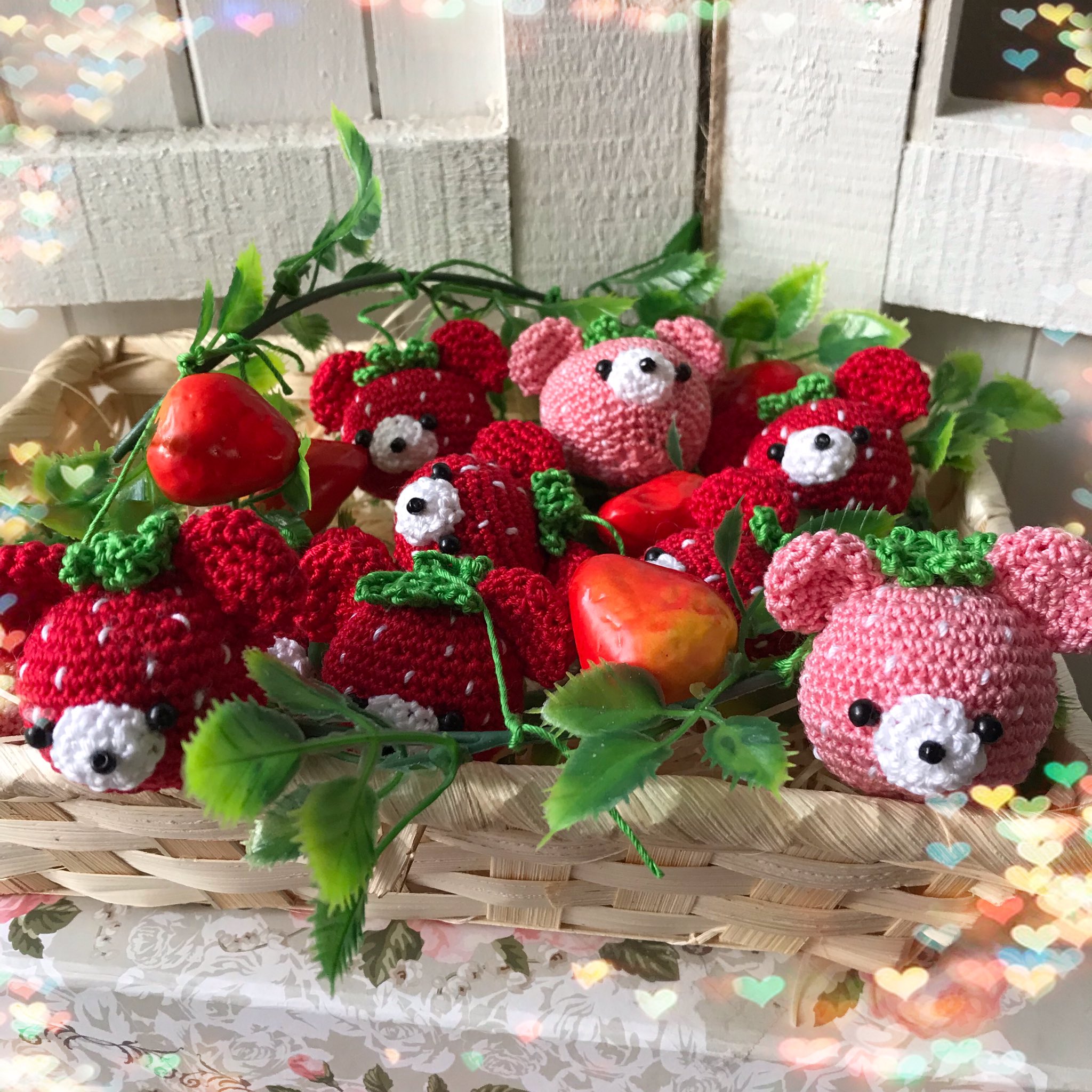くまや くまの編みぐるみ屋 3月3日は成田ねこパン祭り出店します ストロベリーフェアです いちごくま 頭の上の茎をチョキンと切って いちご狩りできます くまや ストロベリーフェア あみぐるみ いちごくま いちご狩り 成田ねこパン祭りby