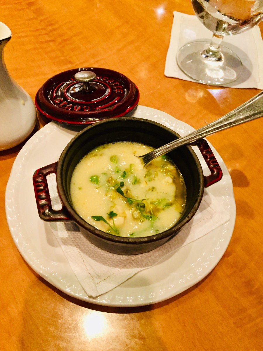 TheFoodie8's tweet photo. Tonight I dined at #Alidas in #Pittsburgh I went with a bowl of this #Delicious #CornChowder it also had a dash of #TruffleOil and some #Watercress in it perfect #ComfortFood on a cold winter night will be back again for sure!!!👍👍👍 https://t.co/gsX0He3j7H