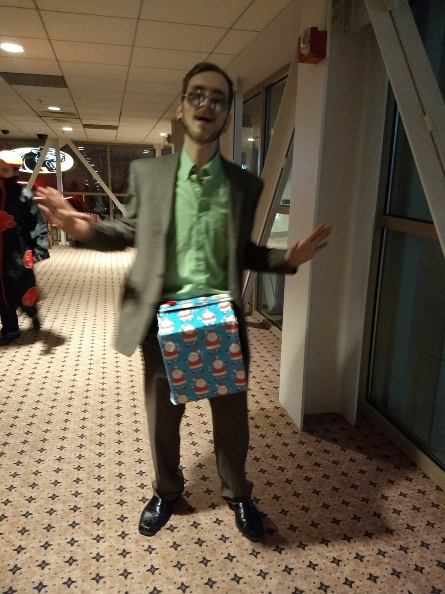 WraXden's tweet photo. Not too many photos from #animemilwaukee this weekend because I was just having so much fun from seeing friends to doing #cosplaychess if anyone is interested, they should totally try it there some time.
#cosplay #AMKE #AMKE2019 #kingdomheart3 #FinalFantasyXV #dickinthebox https://t.co/3AfgNdmIQY
