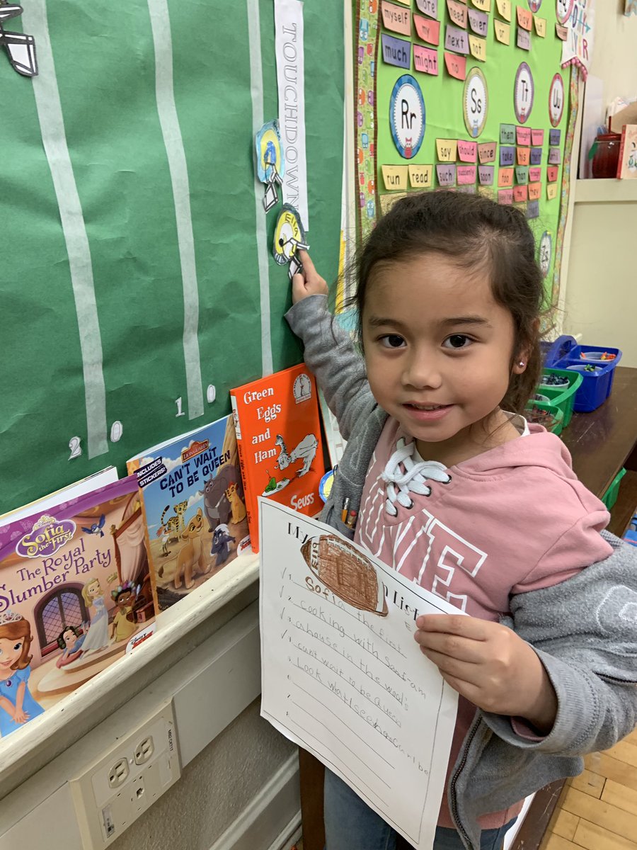 LomitaSTEAMMag's tweet photo. Thank you to @FirstBook, Chris Long @Eagles, the Chris Long Foundation, and @awhitworth77 from the @RamsNFL for Ms. Vigil’s 1st grade book donation!! Each student received a brand new book to take home! 🏈📚#FQLWeek #FQLWChampion https://t.co/Qk8D1aIdn1