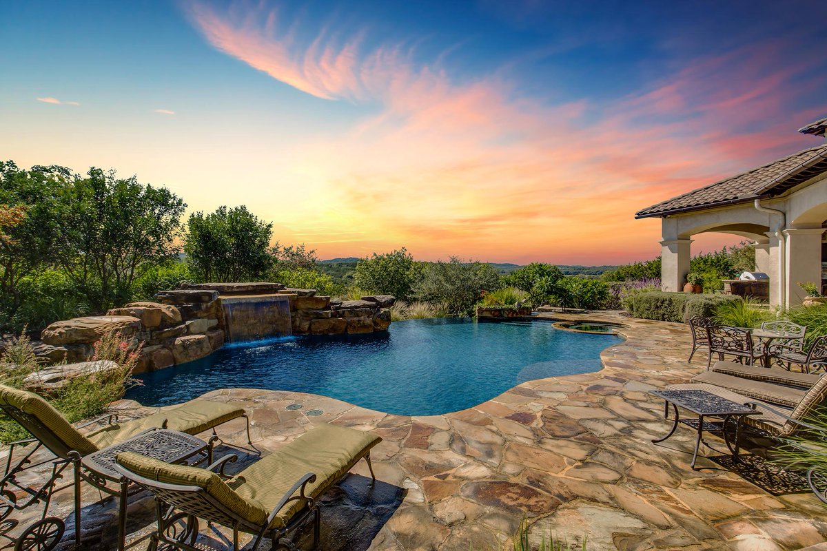 LHM_SanAntonio's tweet image. Stunning A-Design by Gustavo Arredondo designed estate on 3.28 #acres with the most spectacular views. Featuring a @KeithZarsPools  resort pool w/ #infinityedge and waterfall! Offered by Robin Saunders at Saunders Luxury Group with @Portfolio_SA ... Visit: bit.ly/2TWnkPQ