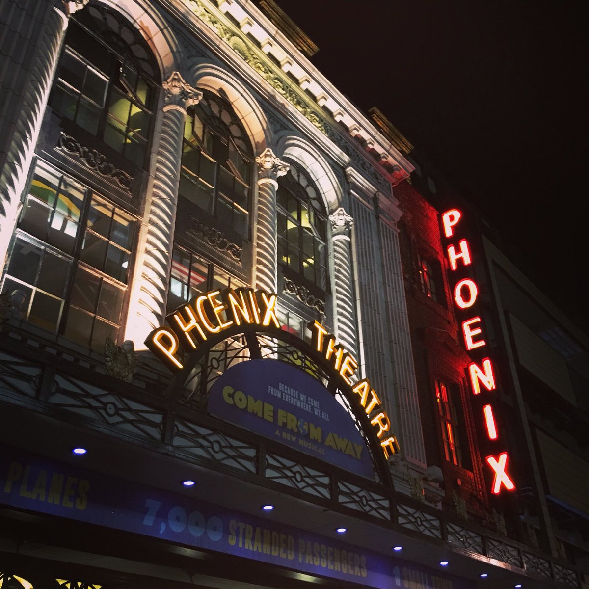 Daisy5660's tweet photo. Second opening night in London in as many days although I didn’t actually get to watch this one as we were live streaming the curtain call... I can’t WAIT to see it though. And Dolly Parton and Kylie on the red carpet was also something of a treat last night.... #working925 https://t.co/MAEzAE24QA
