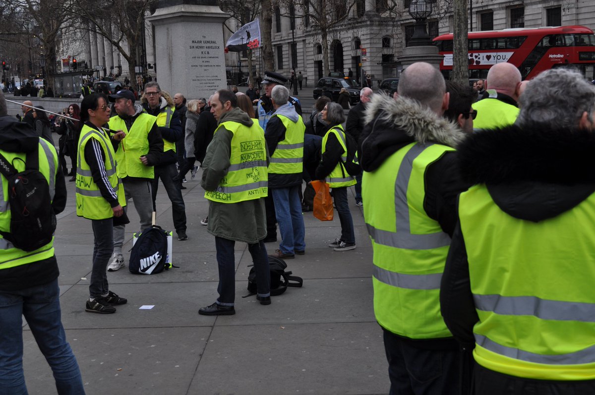 CaptainBlood19's tweet photo. 16/02/2019 #YellowVestUK march went exceedingly well, good voices from the public which made the day more enjoyable, nice talks with the public on positive notes about #BREXIT.
#LeaveMeansLeave #yellowvests #wtobrexit #WorldTradeBrexit #WorldTradeBrexit https://t.co/TMhsqS6VSG