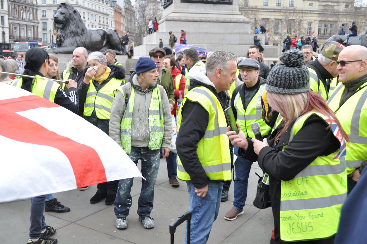 CaptainBlood19's tweet photo. 16/02/2019 #YellowVestUK march went exceedingly well, good voices from the public which made the day more enjoyable, nice talks with the public on positive notes about #BREXIT.
#LeaveMeansLeave #yellowvests #wtobrexit #WorldTradeBrexit #WorldTradeBrexit https://t.co/TMhsqS6VSG