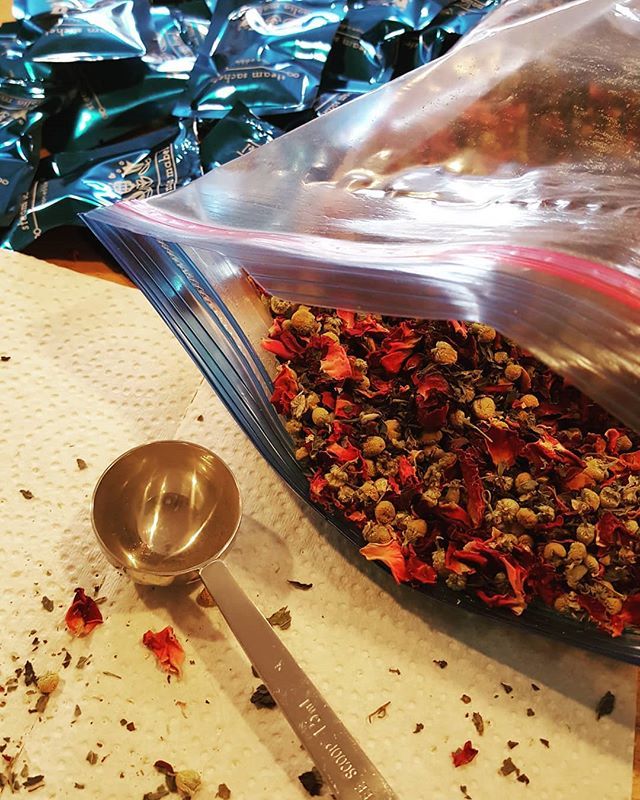 noliamabel's tweet photo. Filling the Steam Sachet packets today!!! Steaming your face will open the pores to allow products to penetrate deeper in to the skin, therfore giving more authentic results!! #skincare #dryskin #steam #skincaregoals #relax #diy #athomefacial #luxuryforall #glow #perfectskin… https://t.co/cdowhr8mqV