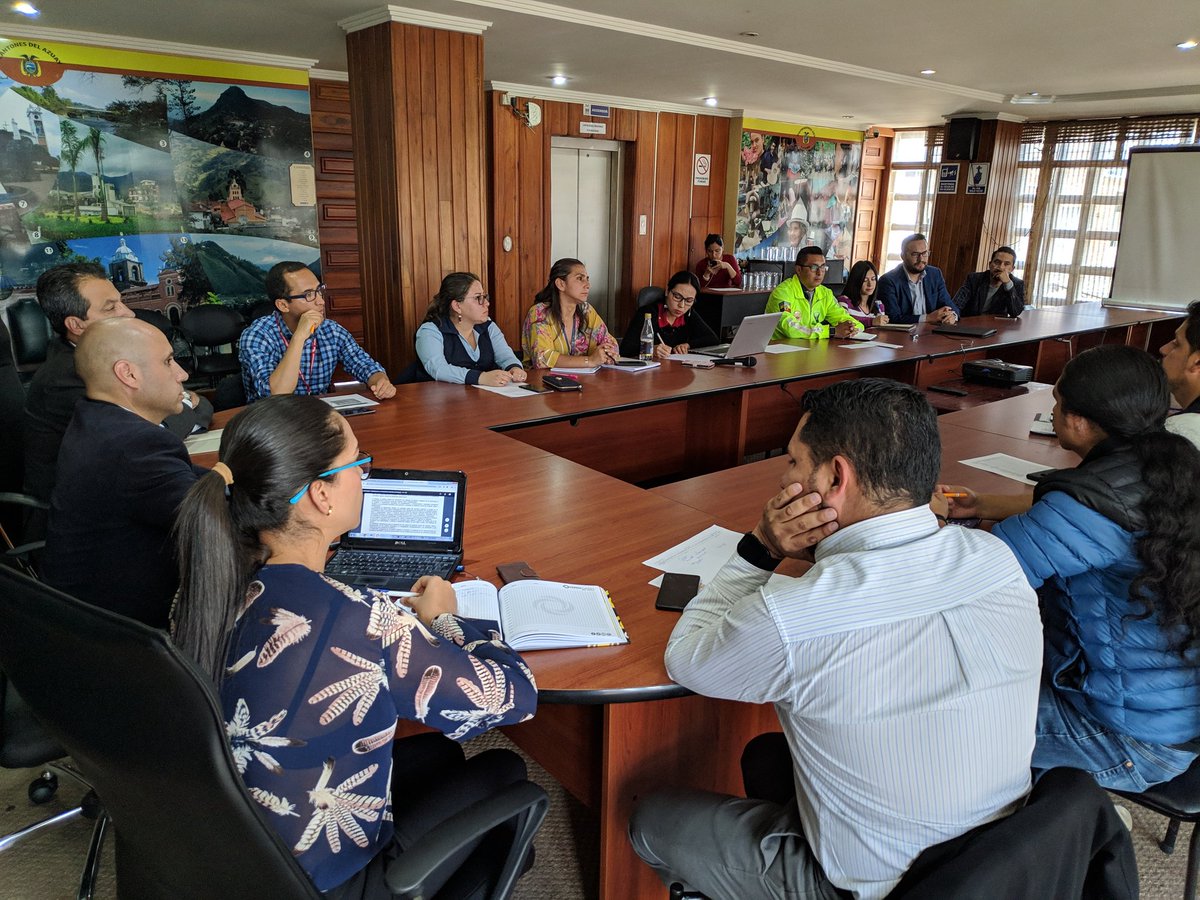 AzuayCJ's tweet photo. El Presidente de la Corte Justicia de #Azuay, #PabloValverde, participa en una mesa interinstitucional para coordinar estrategias que permitan erradicar la violencia. En esta sesión, que está encabezada por @goberazuay, participan representantes de diferentes carteras de Estado https://t.co/9SalnrKjyb