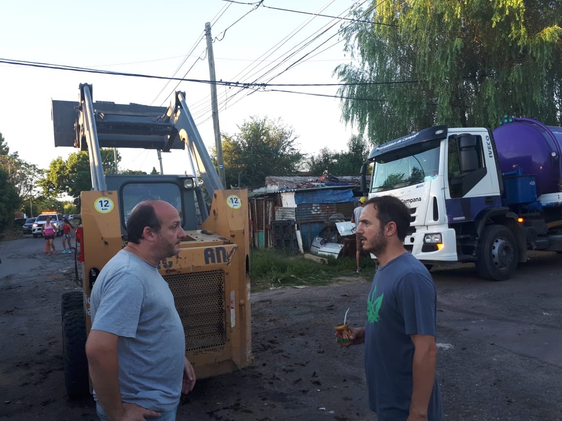 campanagov's tweet photo. El intendente @SebaAbella supervisa el operativo de limpieza integral y de pluviales en el barrio Lubo https://t.co/BxZLq41ZjY