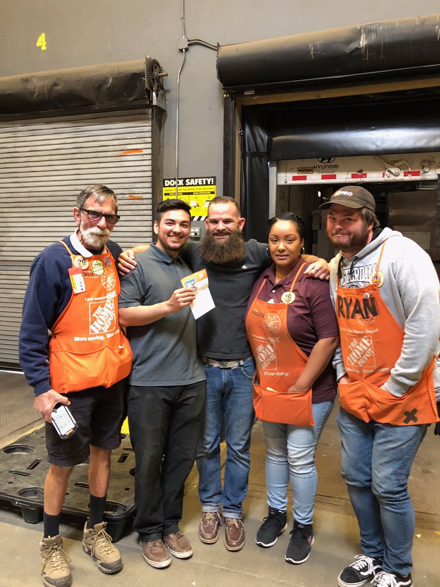 Homer award for D94 associates Michael!  Thanks for all of your help with overhead organization  project. #recognition @DesireThorpe <a href="/kevinirvine/">Kevin R Irvine</a> @LauraBarnesHD <a href="/OperaMichael/">Michael Opera</a>