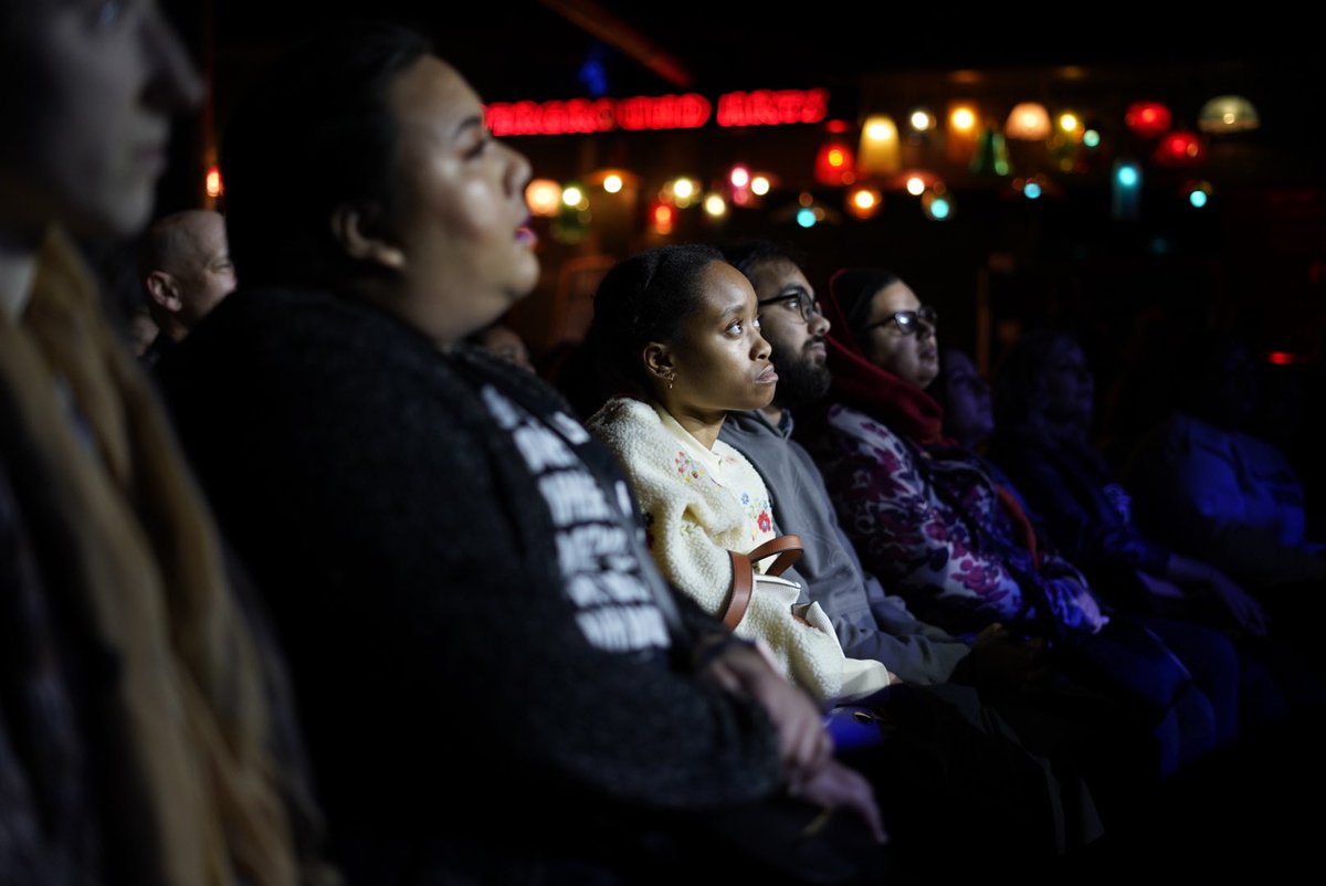 kidnoble's tweet image. Hey @crookedmedia @PodSaveAmerica @jonfavs @jonlovett @TVietor08 @danpfeiffer,

If y’all ever need a photographer on tour...I do this.