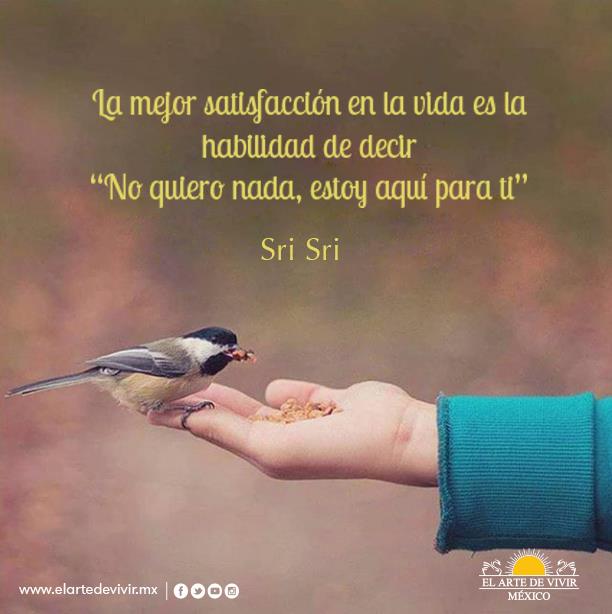 Nuestra #FraseDelDía nos recuerda que la ayuda y la empatía ayudan a vivir mucho más feliz. 🙏