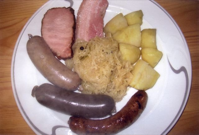 metzgete's tweet photo. Metzgete in der KW 8: Restaurant Frohsinn Nunningen, Restaurant zum Denkmal Neuenegg oder in die Witschaft zum Schwanen Altnau? Alle Termine im Metzgete-Kalender: https://t.co/1r5lVVjm2P https://t.co/2RKaNyjJVt