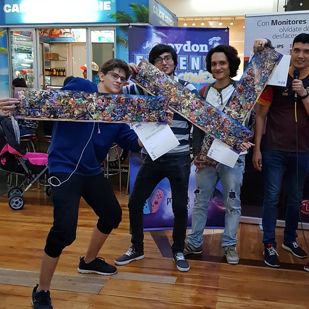 versusesportsco's tweet photo. Batallas épicas de Super Smash Bros Ultimate se vivieron este fin de semana en el Torneo de comunidad en el Centro Comercial Premium Plaza
Aquí están los 2 equipos que llegaron a la final y se llevaron los premios en la categoría de 3 vs 3. El Campeón fue #BreakTheTargets 👏💪 https://t.co/nZJDdwo1Iu