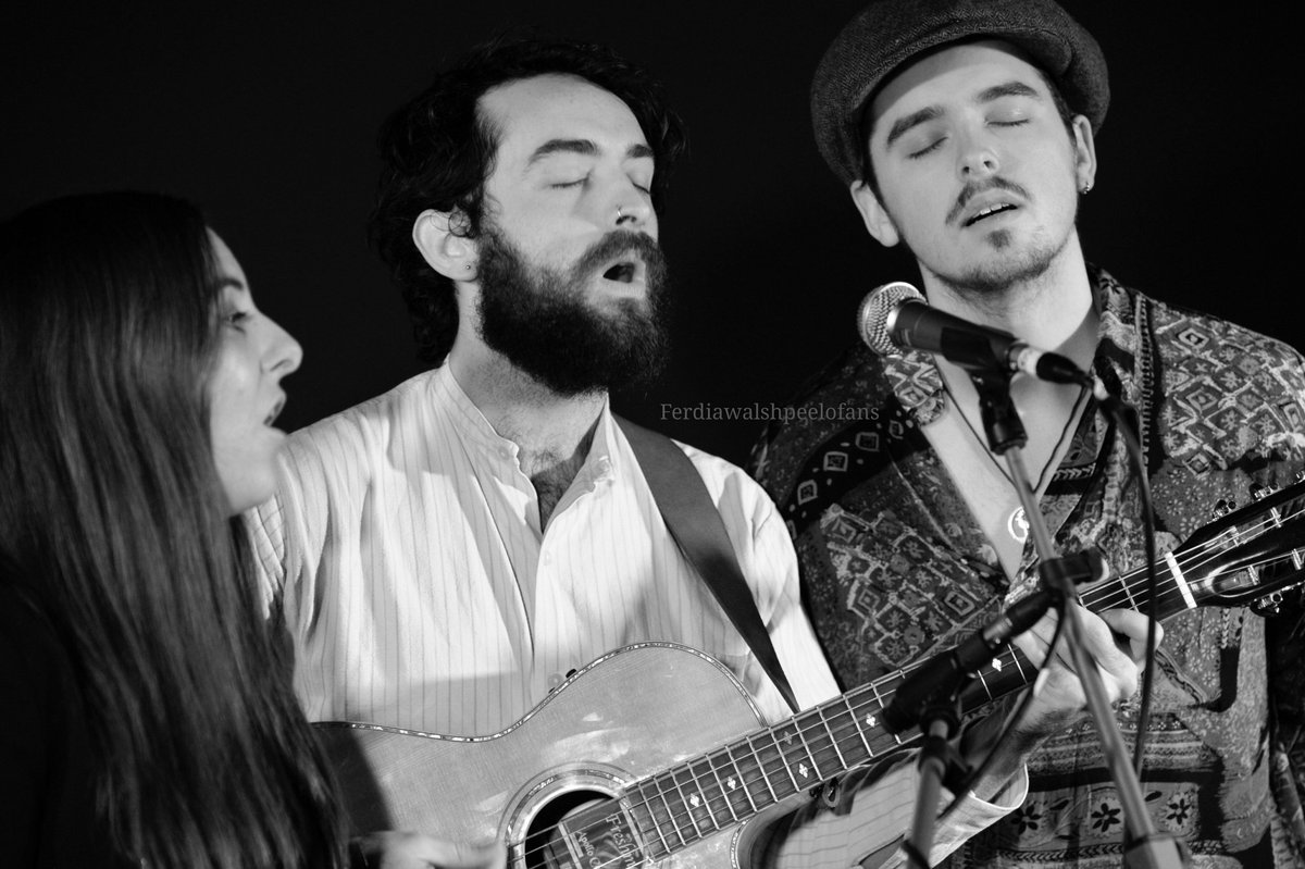 ferdiawpfans's tweet photo. Ferdia, Oisín and Aoífe at Kaleidoscope Night in Dublin on January 4 at BelloBar for Laoise O'Brien's 'The Child ballads' album launch. She is the cofounder of Jiggery pokery, which brought us the Whirligig project.
📷Kaleidoscope Night
#Ferdiawalshpeelo #Odeer https://t.co/ydvD9NVd4z