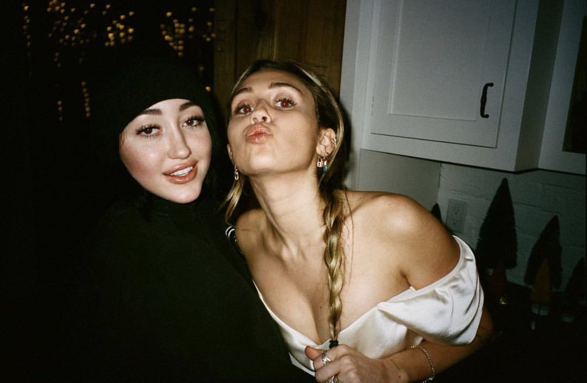 Miley Cyrus tweet media