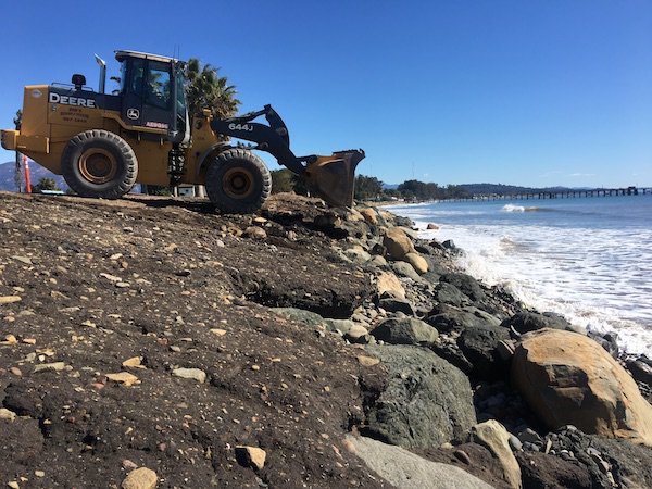 Edhat's tweet photo. The #SantaBarbara County watersheds impacted by the #ThomasFire have not fully recovered and remain vulnerable to increased runoff. Debris disposal will continue at #GoletaBeach, #ButterflyBeach, and #CarpinteriaBeach.
Read more on #edhat: https://t.co/3TfVp1dx8M https://t.co/0BRGHKaA1e