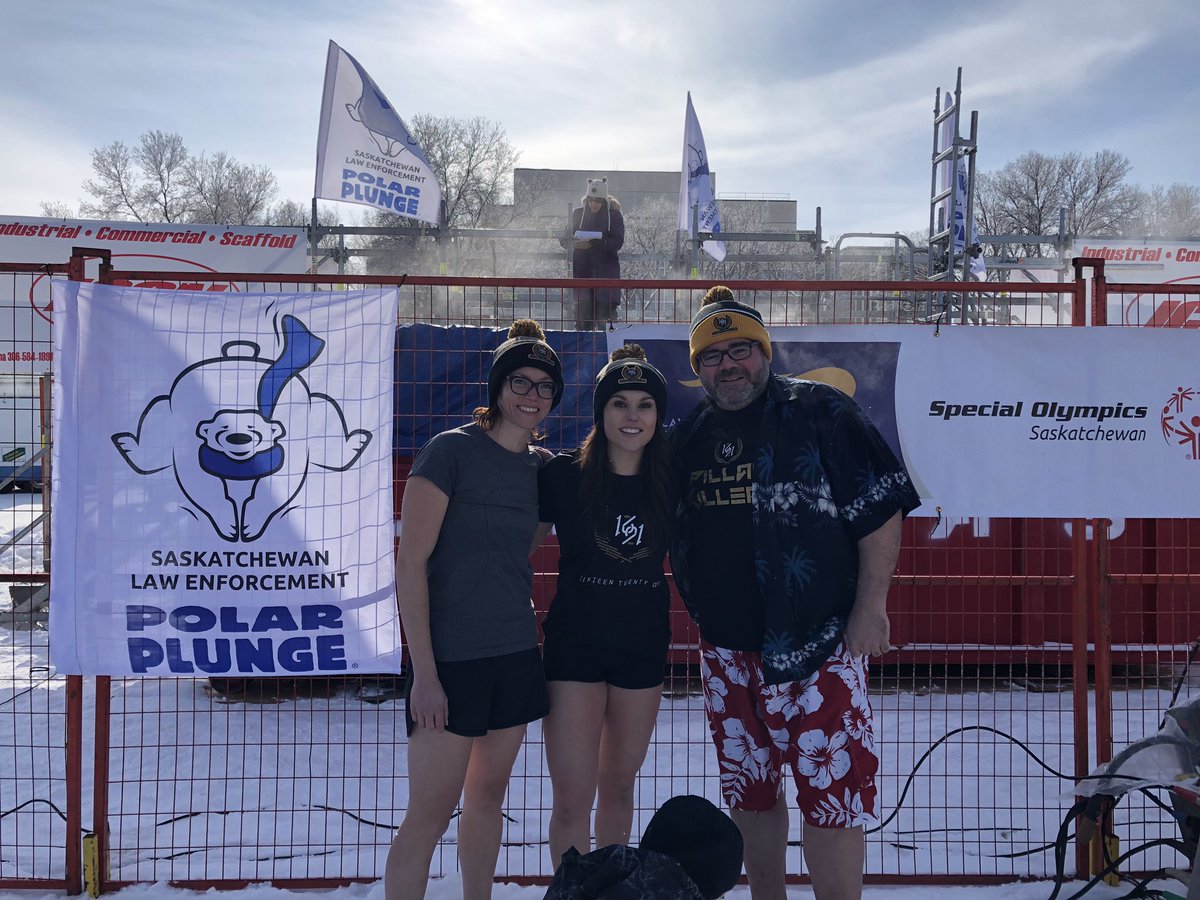 stajniak19's tweet photo. Great day for a swim! 🥶🥶
#FreezinForAReason #taketheplunge #Waskimo19 
@WaskimoRegina @CityofRegina 
@Club1621 https://t.co/ogBPXRu9v1