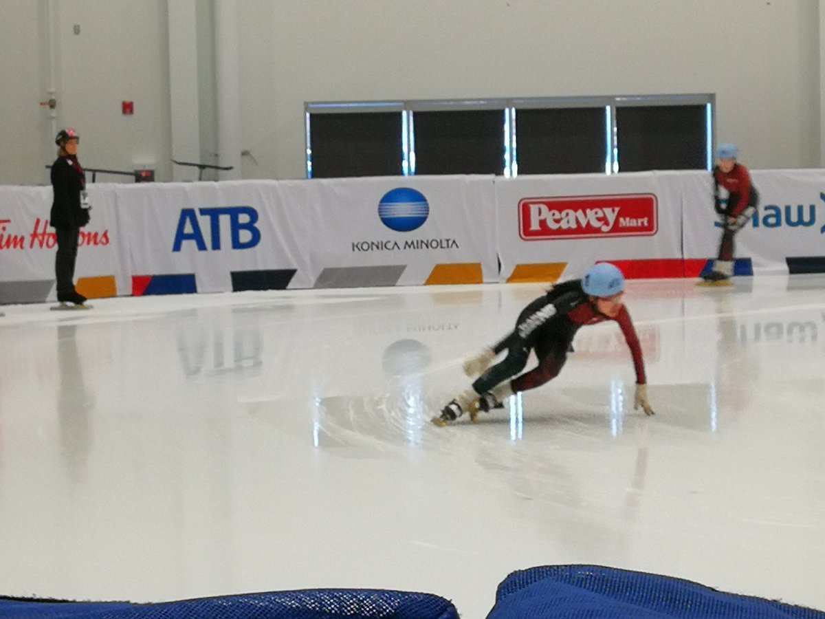 fifaportugal77's tweet photo. Relay #CGspeedskating @Team_EquipeNB hard at work. 3rd in the heat. https://t.co/7p36Nm8teb