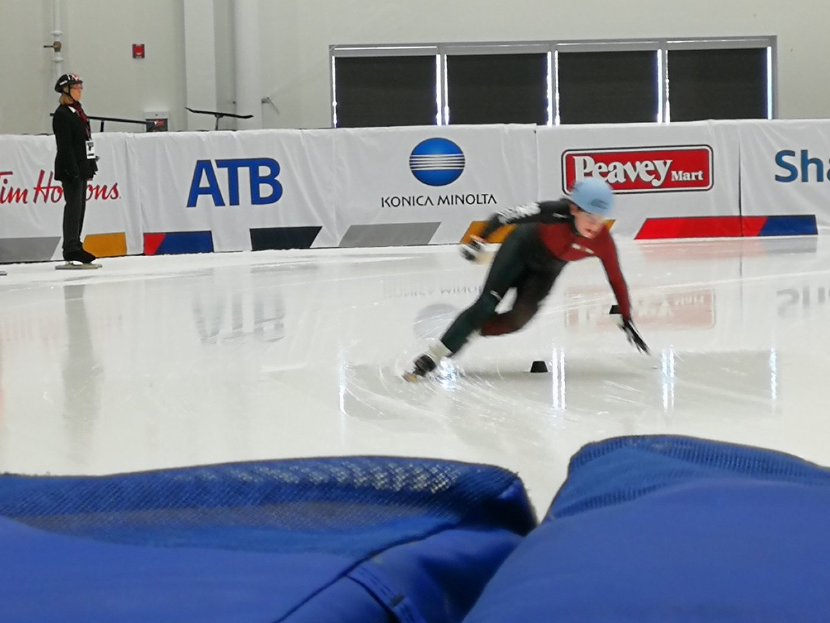 fifaportugal77's tweet photo. Relay #CGspeedskating @Team_EquipeNB hard at work. 3rd in the heat. https://t.co/7p36Nm8teb