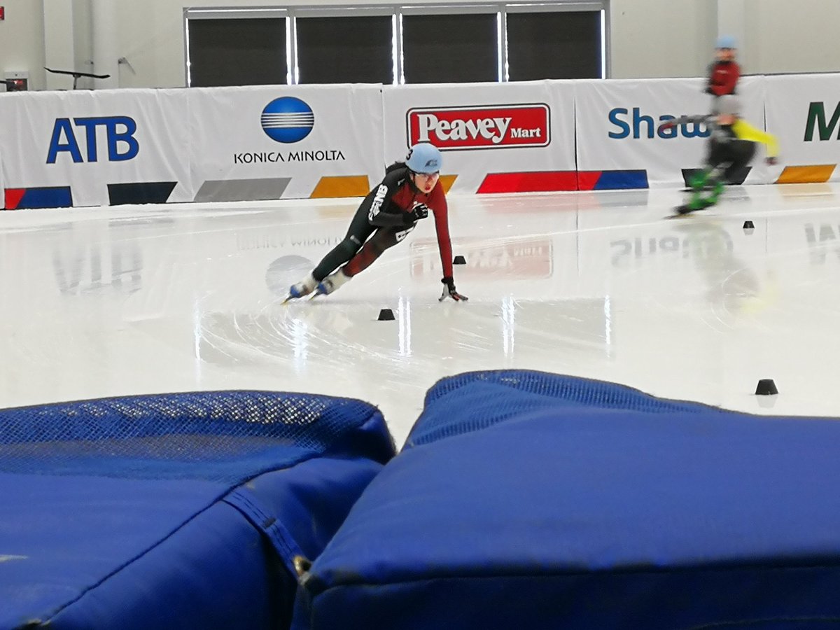fifaportugal77's tweet photo. Relay #CGspeedskating @Team_EquipeNB hard at work. 3rd in the heat. https://t.co/7p36Nm8teb
