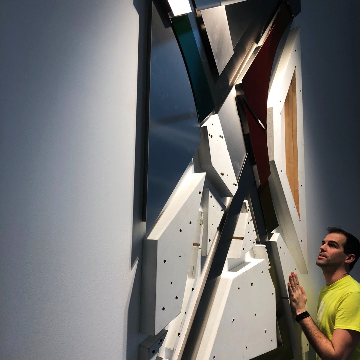 DesignFugitives's tweet image. New artwork alert!  👀 Peep these install details! We can&apos;t get enough of this custom colored lacquer finish alongside the brushed aluminum. Stay tuned for more 🔥 #ArtElevates #Innovation #MilwaukeeMade #DesignFugitives