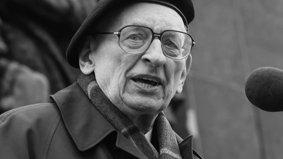 F_ZIHK's tweet photo. Władysław Bartoszewski

19.02.1922 - 24.04.2015 https://t.co/OKLvZ1qes6