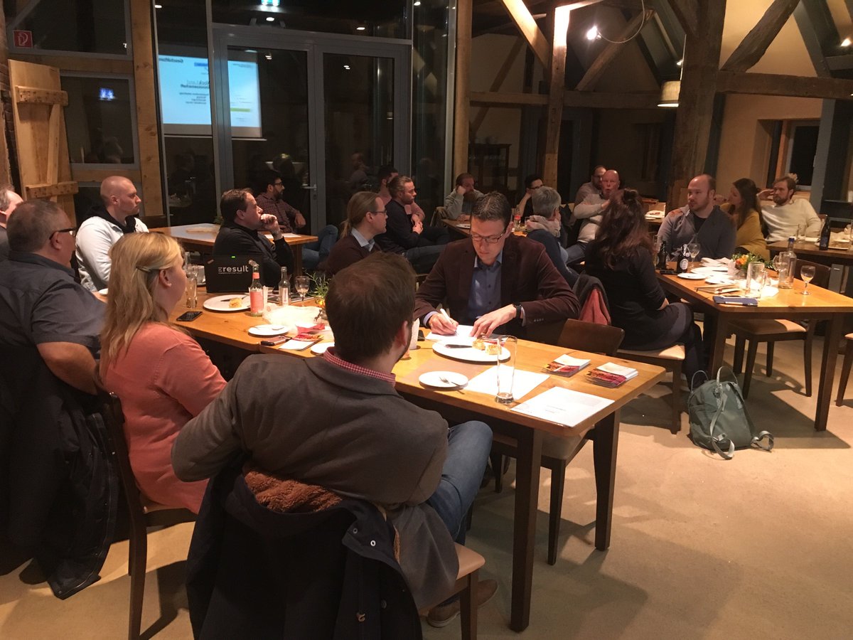 ubaehr's tweet photo. Die @coworkland -Genossenschaft hat sich gegründet und heute Ihr Netzwerktreffen Nord auf Hof Viehbrook gefeiert! Ein Raum voller CoWorking-Spirit. Das ist die Zukunft des Landlebens, hier fängt Wandel an. #coworking #newwork #beyondglasfaser https://t.co/P1FQavogbs