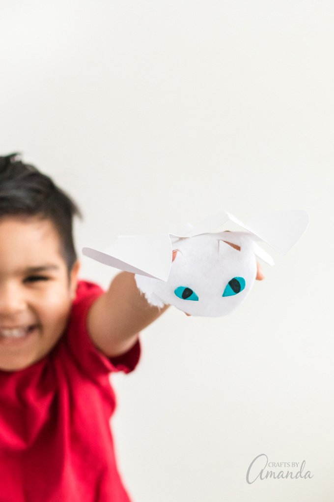 Ahh! How to Train Your Dragon: The Hidden World is in theaters this Friday 2/22! Make these super cute finger puppets to celebrate! <a href="/DWAnimation/">DreamWorks Animation</a> #ad  #HowToTrainYourDragon craftsbyamanda.com/dragon-finger-…