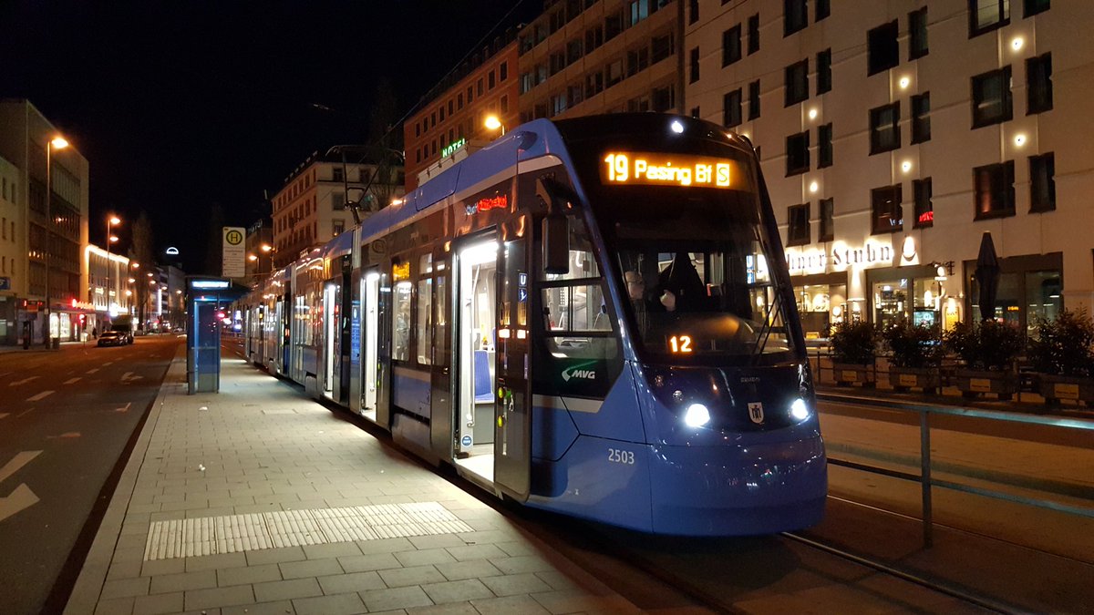 1000millimeter's tweet photo. Und noch ein T4, 2503. Das zweite mal, dass ich einen "meiner" Avenio TZ im Fahrgasteinsatz seh. #TramMuenchen https://t.co/rqrDVmOm2u