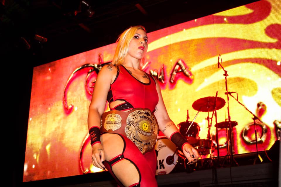 NuevaEraArg's tweet photo. Nuestra @ReinaDragon1 el día sábado pasado fue invitada por la empresa Lucha Extrema a demostrar de que esta hecha la primera campeona femenil y dueña de el Titulo Máximo de @NuevaEraArg , este Sábado 23 de Febrero en #PLUSULTRA ✌ tendría su primera defensa de su campeonato. https://t.co/4zcq8uYrbo