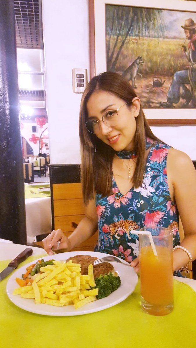 lely_nustamaya's tweet photo. Me encantรณ el ambiente del restaurante. ๐๐ธ๐ฅ๐ #happyheart #LaTranquera #me #dinner #daysbefore https://t.co/pbaRx2eOeW